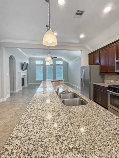 Foto del edificio - 2119 Llerena Ln