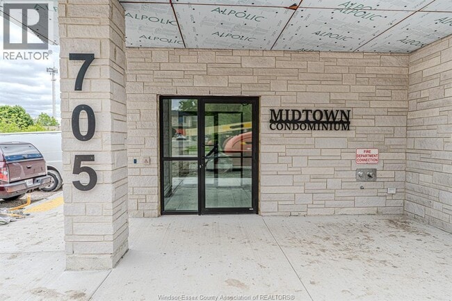Building Photo - 705 Grand Marais Rd E