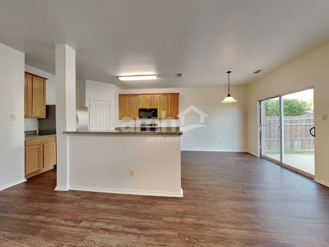 Building Photo - 10709 Vista Heights Blvd