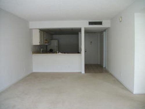 Building Photo - 8 Royal Palm Way
