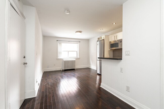 Building Photo - 54 Maitland St