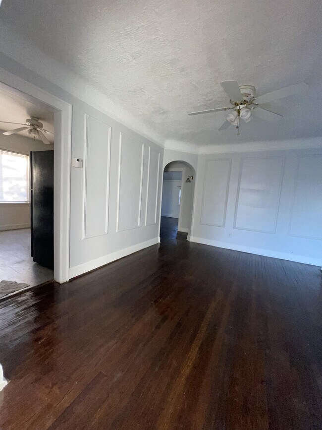 Foto del edificio - 5733 Lakewood St