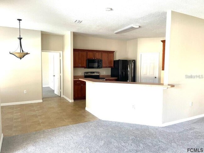 Building Photo - 30 Roxland Ln