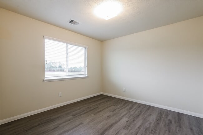 Building Photo - 12350 Maura Lane