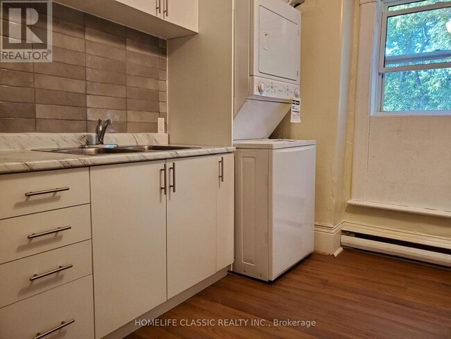 Photo du bâtiment - 396 Simcoe St