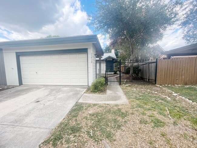 Photo - 11719 Country Springs St House