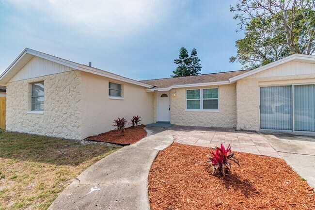 Foto del edificio - Rare 4 Bedroom  in Port Richey