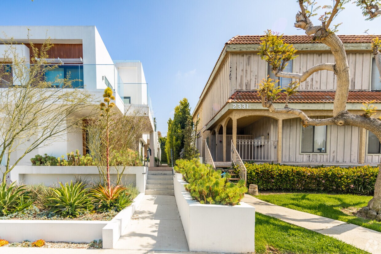 Entrada - 2323 28th St