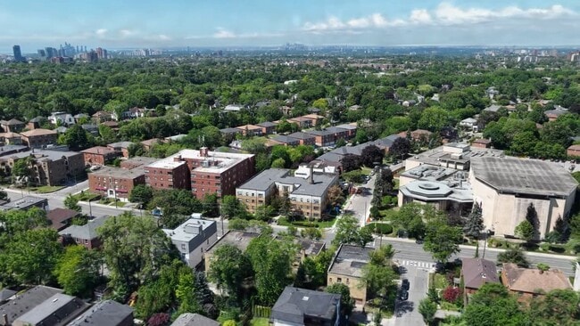  - 1660 Bathurst Street