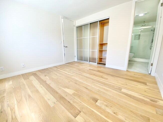 Building Photo - 430 S St Andrews Pl Los Angeles CA 90020