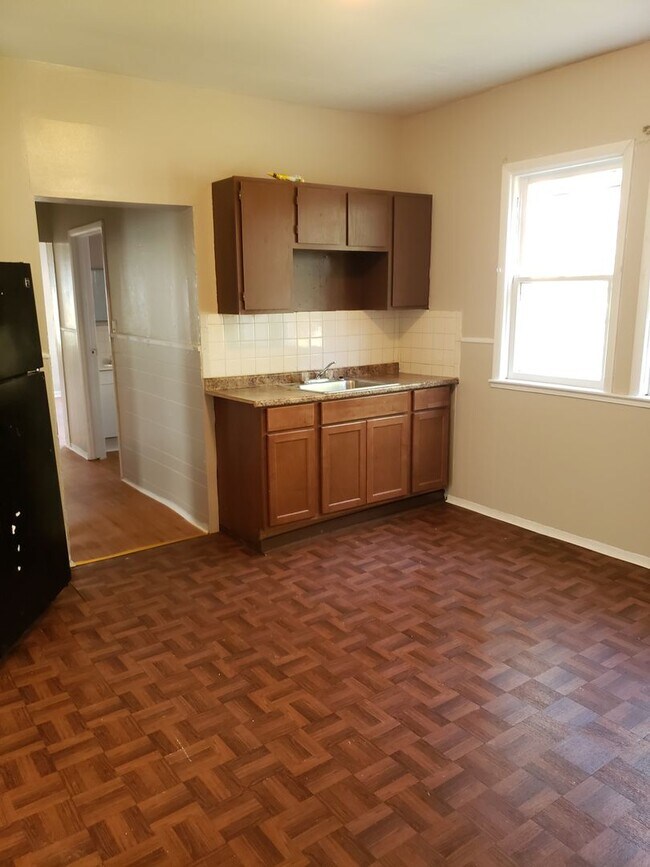 Building Photo - 154 Chenango St