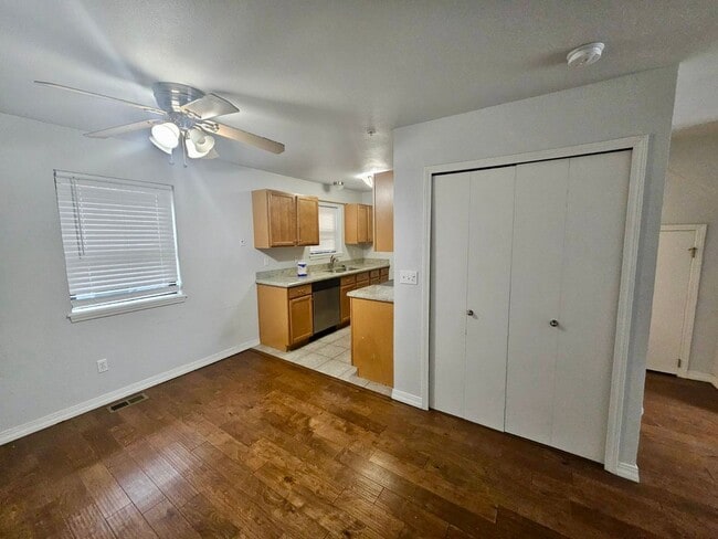 Building Photo - Great 2 bedroom condo in Old Colorado City!