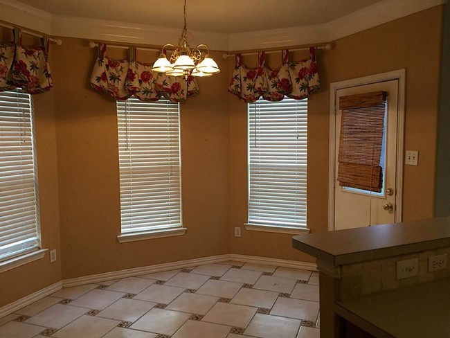 Building Photo - 14111 White Oak Gardens Dr