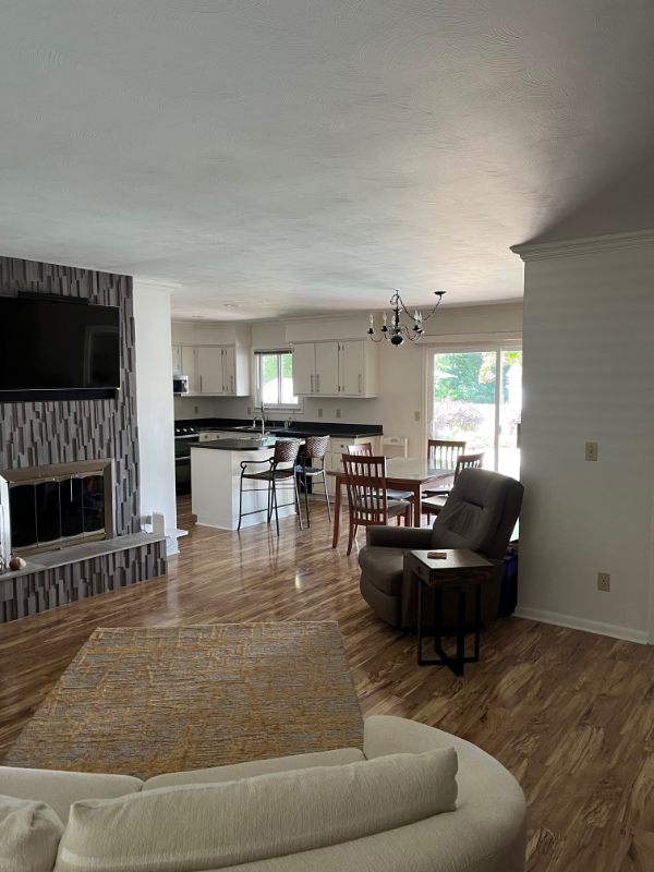 Building Photo - 5755 Pine Ridge Dr