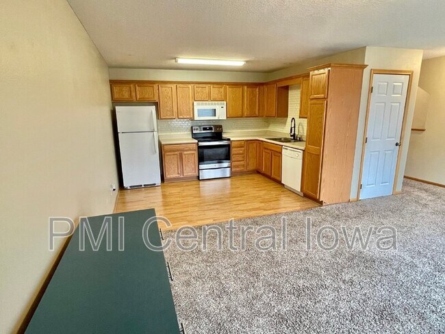 Building Photo - 1262 SE Village View Ln