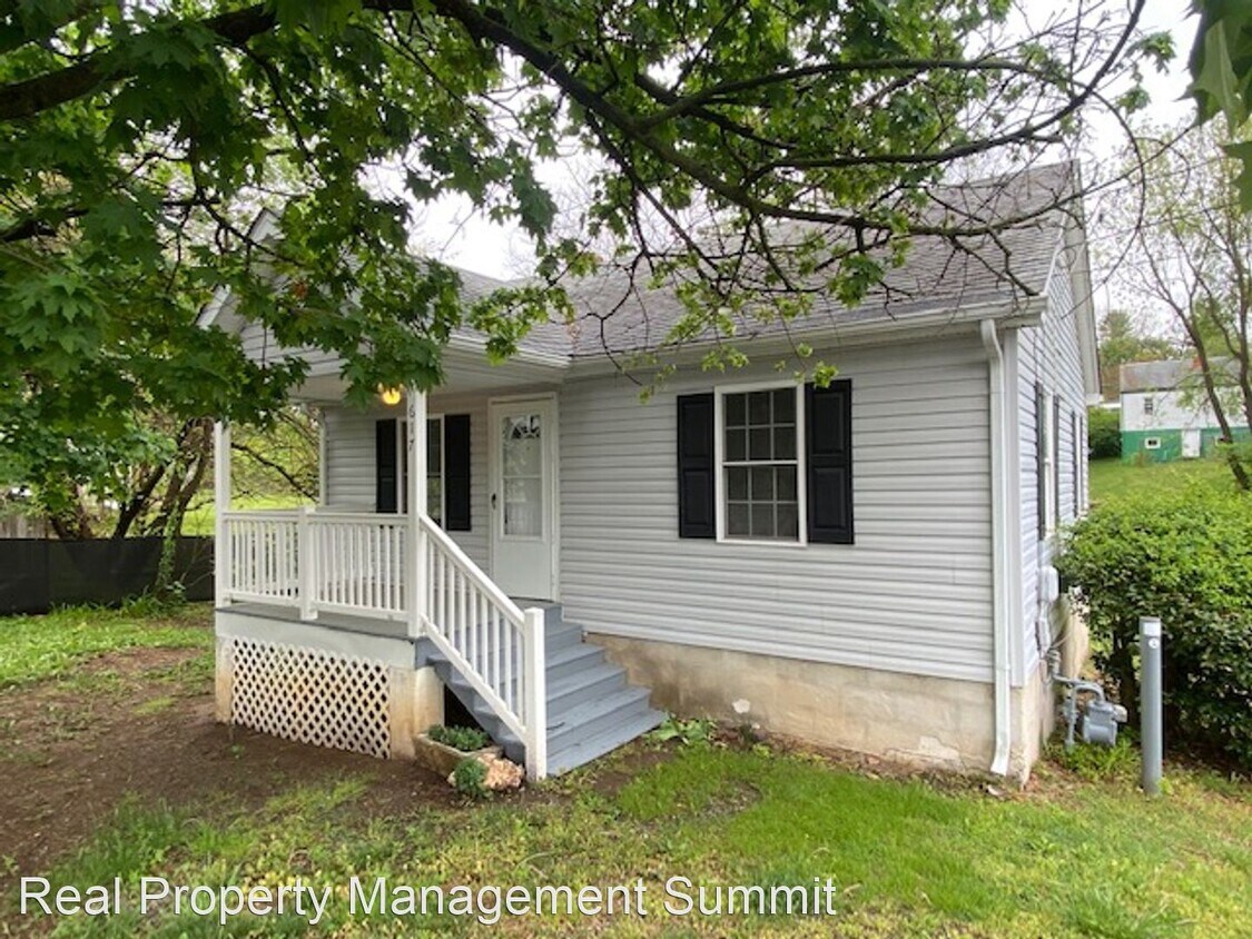 2 br, 1 bath House 617 Grubert Avenue House Rental in Staunton, VA