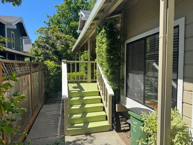 Foto del edificio - Charming and Serene 3BD/2.5BA Duet In Desi...