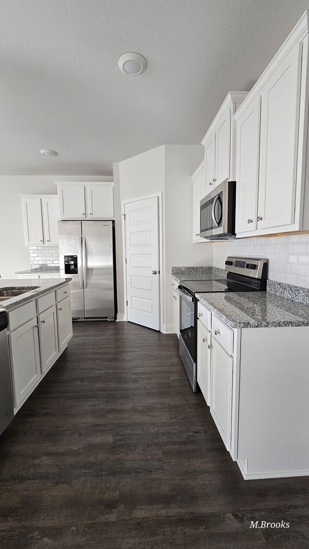 Building Photo - Beautiful home in Grand Oaks Village, Lake...