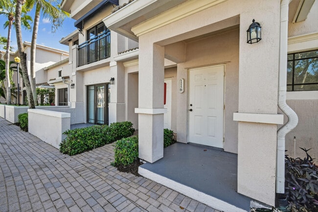 Building Photo - 2804 Sarento Pl