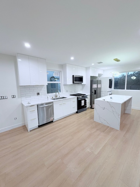 Foto del edificio - 8315 Kittyhawk Ave