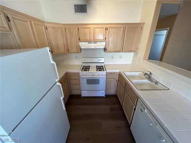 Building Photo - 2110 Los Feliz St