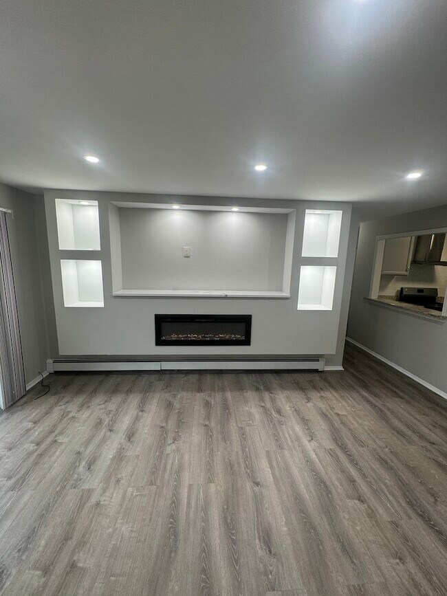 7S040 S Suffield Ct Unit E206, Westmont, IL 60559 Condo for Rent in Westmont, IL