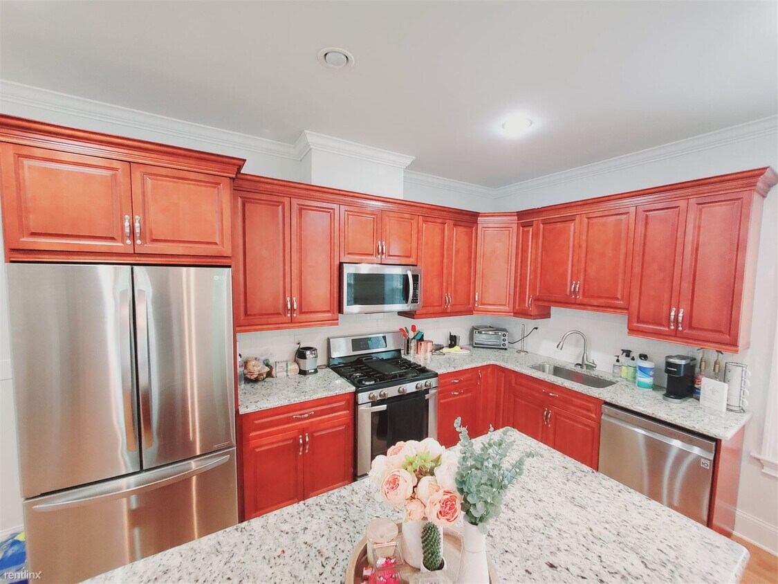 Primary Photo - 2 br, 1 bath Condo - 75 East Ave Unit 4