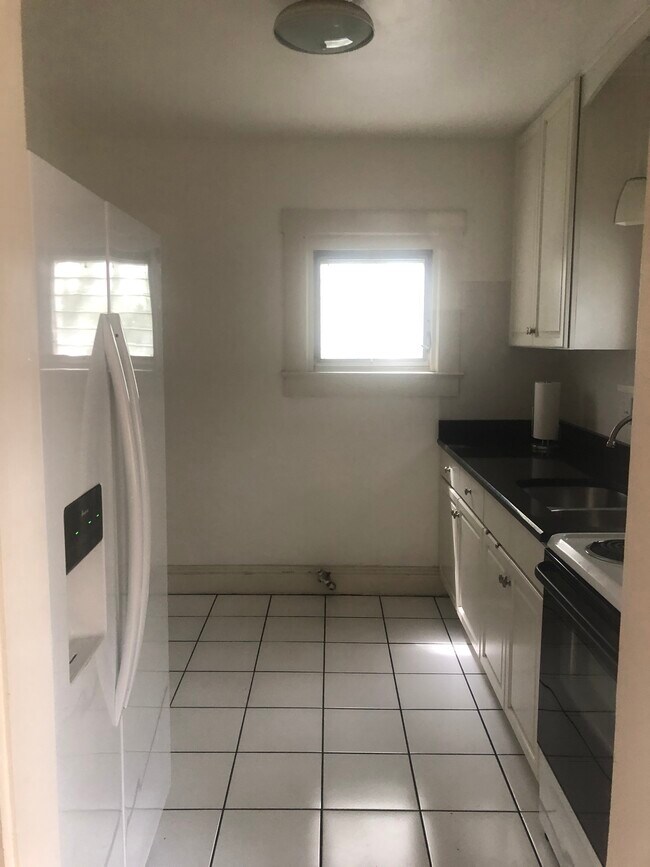 Kitchen - 124 James Ave