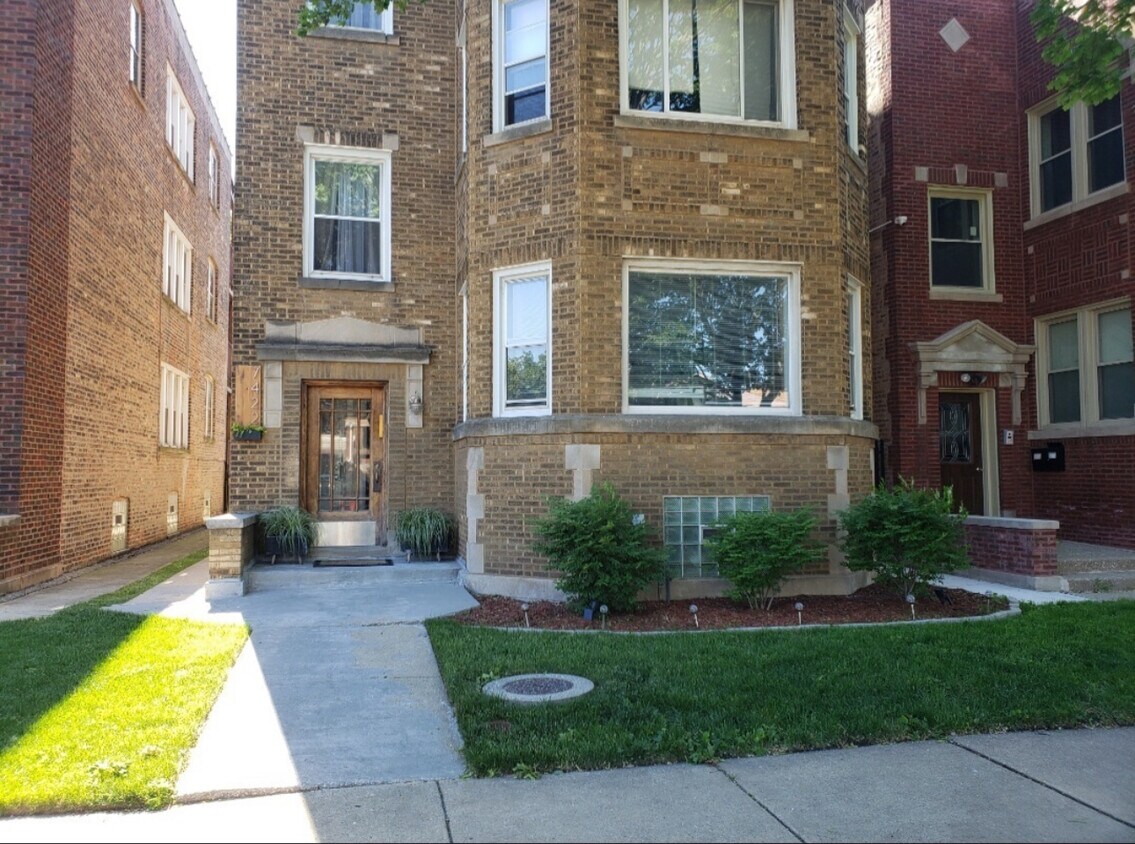 Primary Photo - 7422 S Bennett Ave