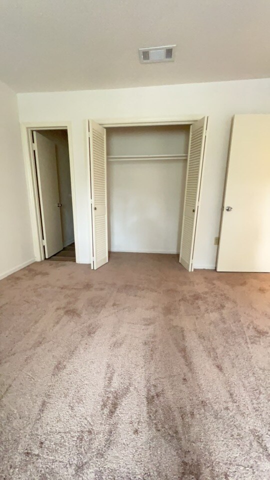 Foto del edificio - Oak Grove Village Apartments- Close to Lew...