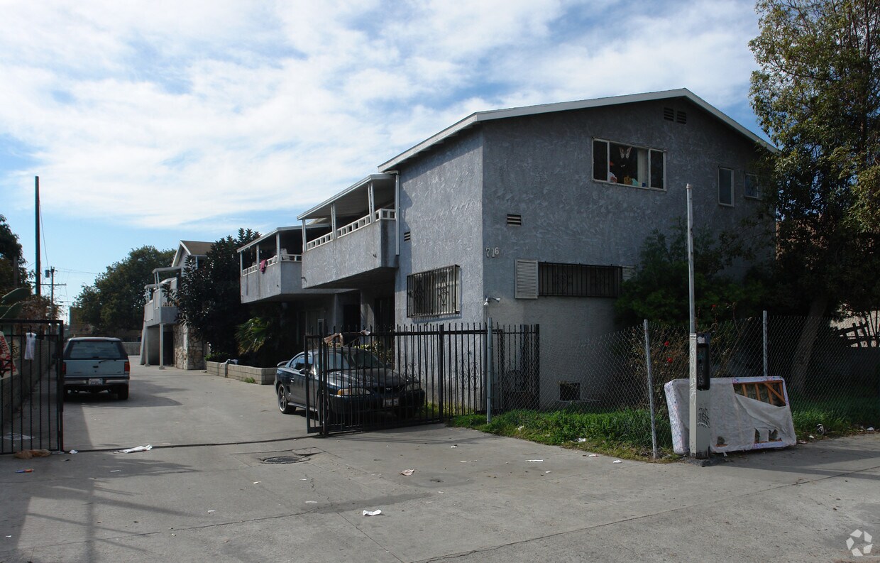 Building Photo - 716 E Vernon Ave