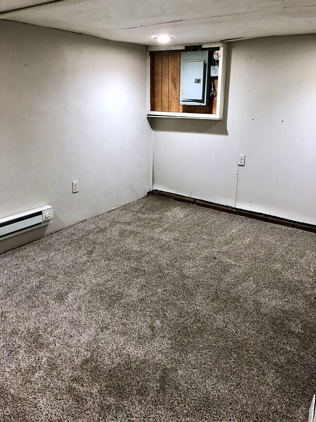 Foto del edificio - *** Spacious Oakland Apartment * Pet Friendly * Walk to Pitt & CMU * Close to Everything * Renova...