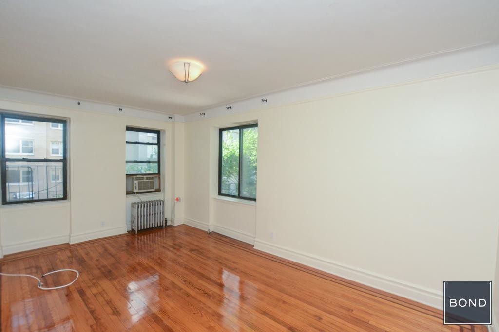 Primary Photo - 355 E 57th St