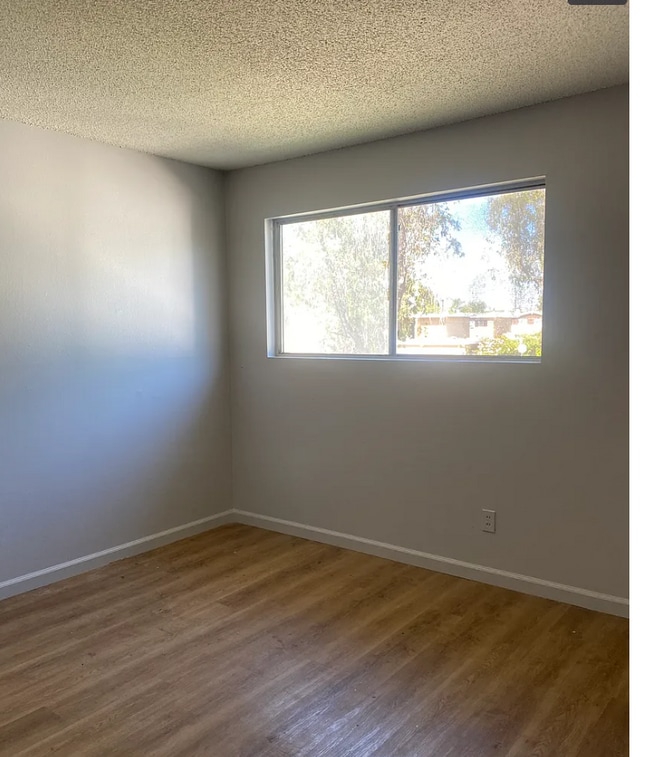 Building Photo - 2154 W Brownwood Ave