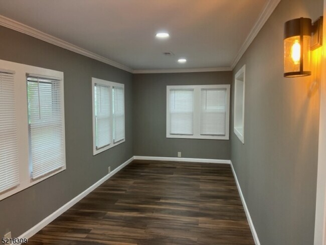 Building Photo - 269 Davis Rd