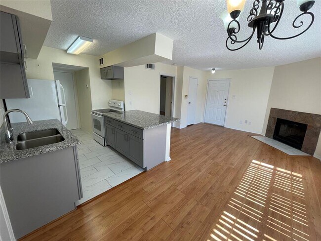 Building Photo - 2750 Holly Hall St