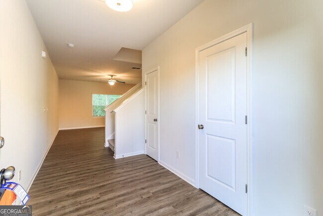 Foto del edificio - 221 N Fortune Way