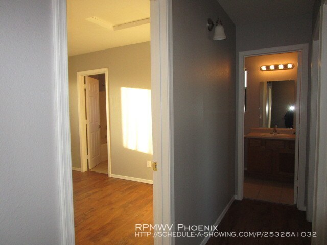 Building Photo - 728 E Apollo Rd