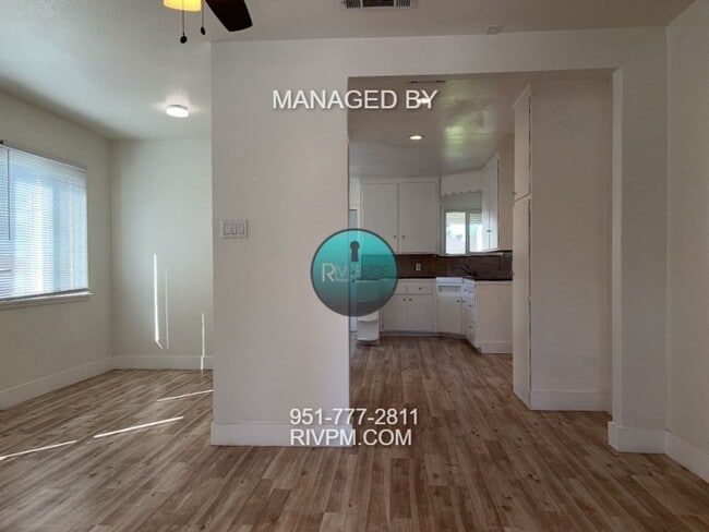 Foto del edificio - CHARMING HISTORIC HOME IN SAN BERNADINO!!!