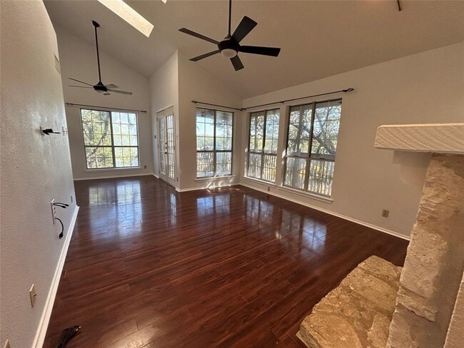 Foto del edificio - 3809 Spicewood Springs Rd