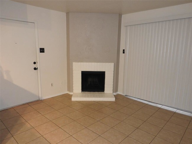 Foto del edificio - 12905 Woodforest Blvd