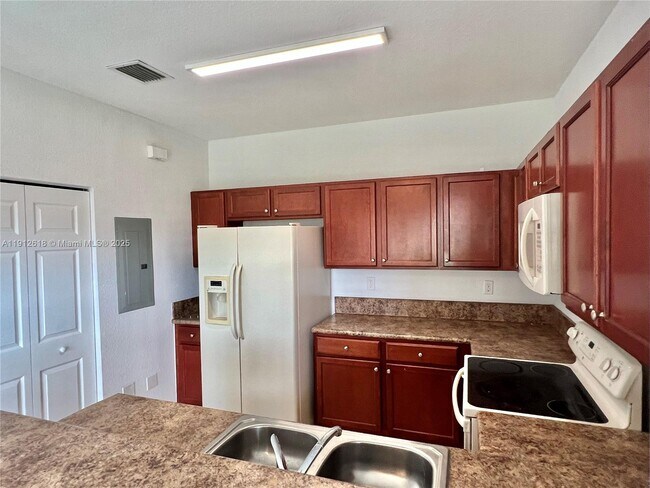 Foto del edificio - 9021 SW 227th St