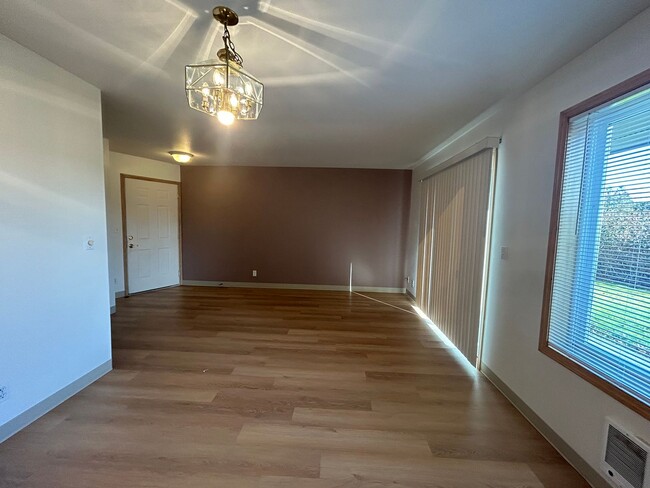 Building Photo - 4234 Wintergreen Cir