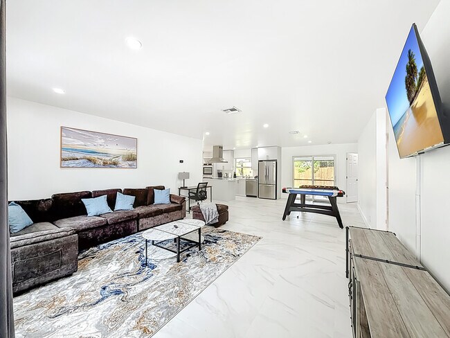 Foto del edificio - 635 Kingbird Cir