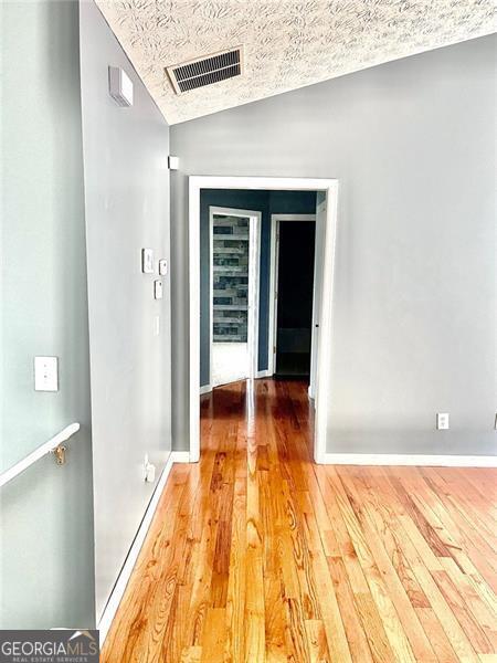 Building Photo - 215 Shadowbrook Dr