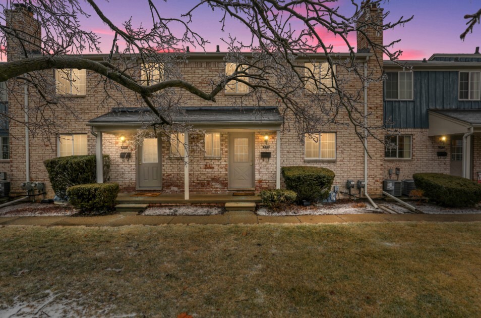 Primary Photo - The Cloisters Townhouses