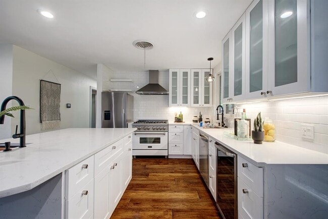 Building Photo - 2015 Eaton Ln