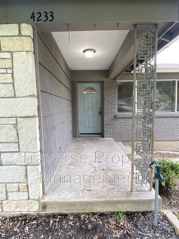 Building Photo - 4233 Ridgecrest Cir