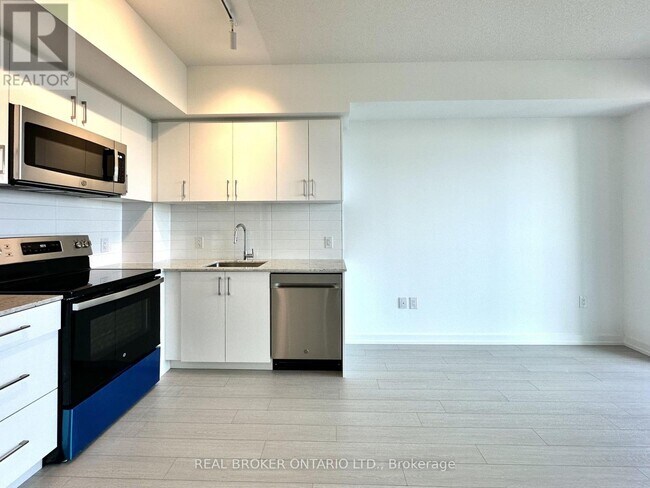 Photo du bâtiment - 4010 Eglinton Ave W