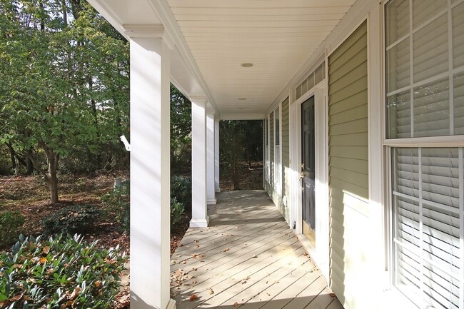 Building Photo - 5496 Hill Top St